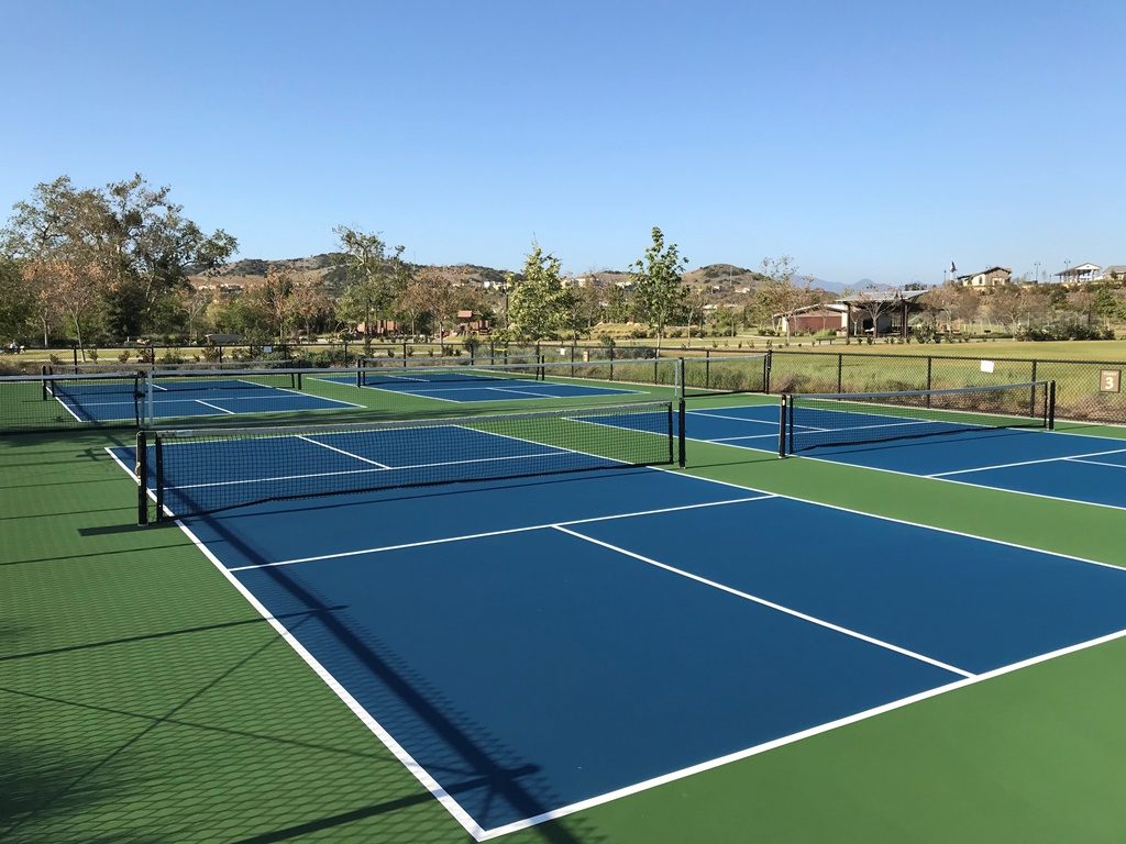 How many pickleball courts fit on a tennis court